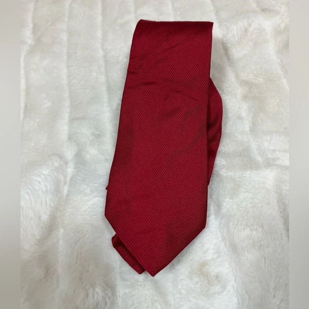 Brooks Brothers Red Textured 100% Silk Work Office Preppy Mens Tie Solid